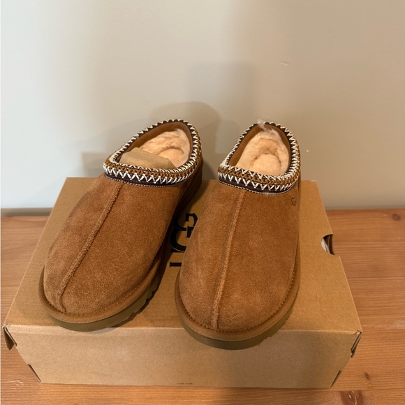 UGG Shoes - Brand new, never worn, UGG Chestnut Tasman Slippers